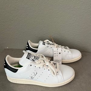 Adidas women’s Stan smith x Disney Kermit shoes size 6.5, color white